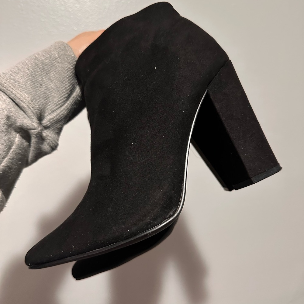 Black heeled boots